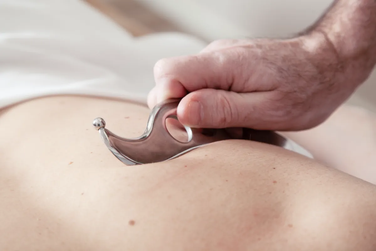 gua sha ryg naerbillede 01 1200x800 1